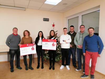 Spendenübergabe des Jugendrotkreuzes in Hüttigweiler